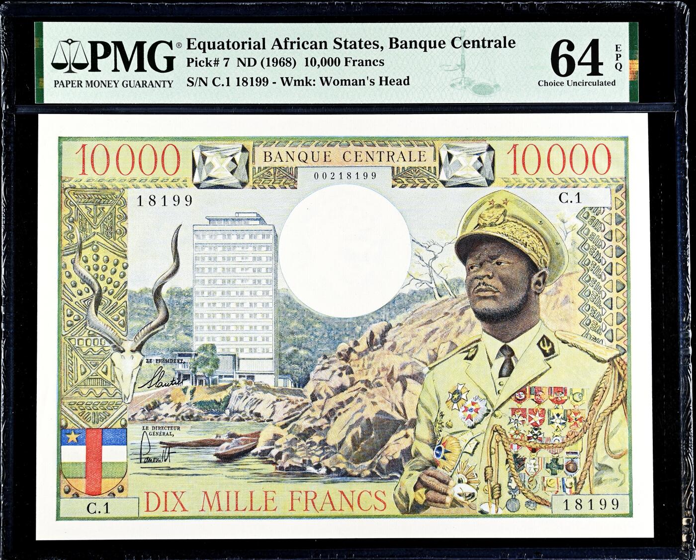 【Blue Auction】✨世界纸币精拍800期盛典——白金之夜🔥🔥🔥 F-【倒置号 仅1张更高分 唯一亚军罕见 传说级】法属赤道非洲 1968年10000法郎 最高值 超大票幅 经典的“吃人皇帝”大博卡萨 法属纸币天花板 得此大票夫复何求 PMG64EPQ（仅一小角印子否则品相足以夺冠） 全新原票令人垂涎 票面设计细节满满 十分霸气 熊大厨有一张旧的裸币令他爱不释手专门写文 原汁原味一个小角印子也没处理的全新原票怎能错过 一生一遇 