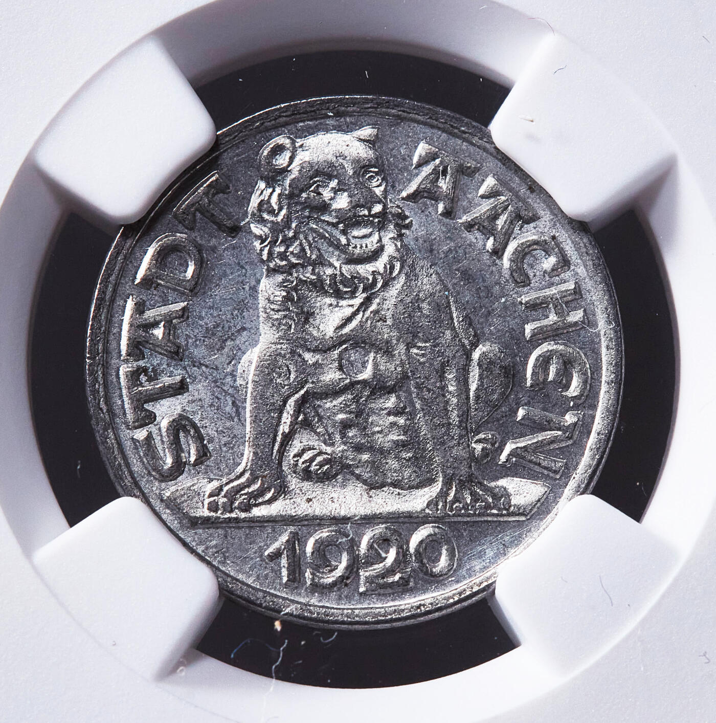 【俄甄集藏】2026年(049)03-18星期三 晚 19:30 全场包邮 德国1920年紧急时期亚琛咆哮狮造像10芬尼铁币，NGC MS64，转光品相，状态一流，保存难得