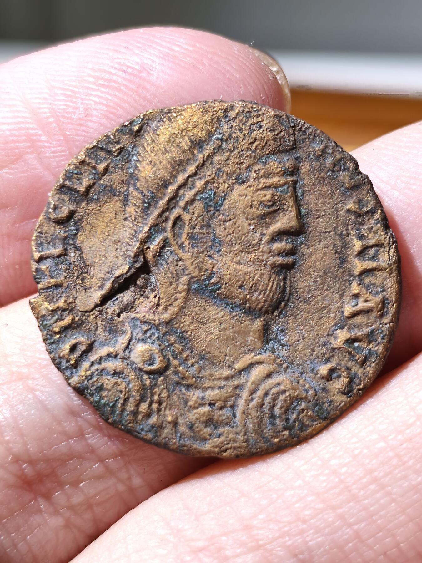 星盘世界钱币拍卖 罗马帝国 叛教者尤里安二世 双马奥里那大铜币。君士坦丁堡造币厂，第二造币作坊。背面图案为象征异教神朱庇特的公牛，币文为“共和国的安宁”。这枚钱币重量大小比其他同类小一些，或许为当时私人仿铸