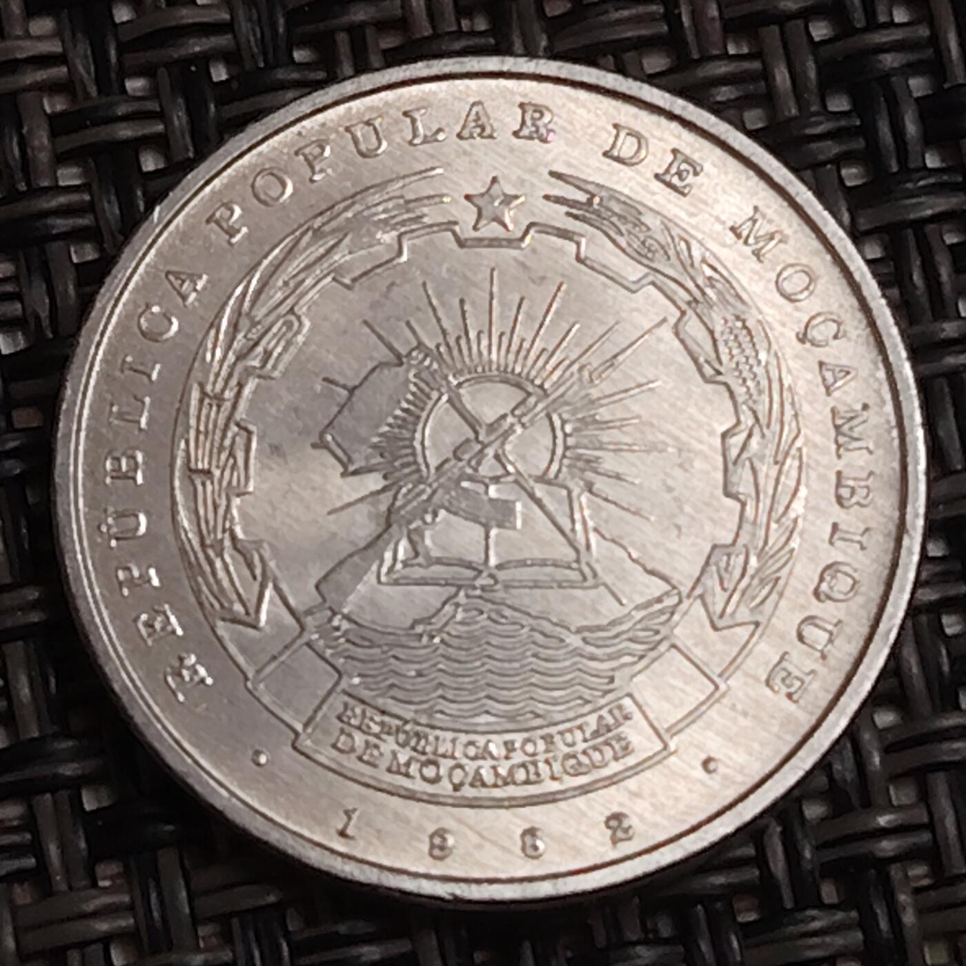 布加迪🐬～世界钱币(上海)🌾第 282 期 /  各国套币和散币