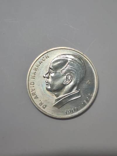 韵星假日军品类拍卖第46期 -- Rimey Holidays Militaria Auction 46 - 民主德国阿维德哈那特纪念币，巴尔干著名抵抗纳粹战士