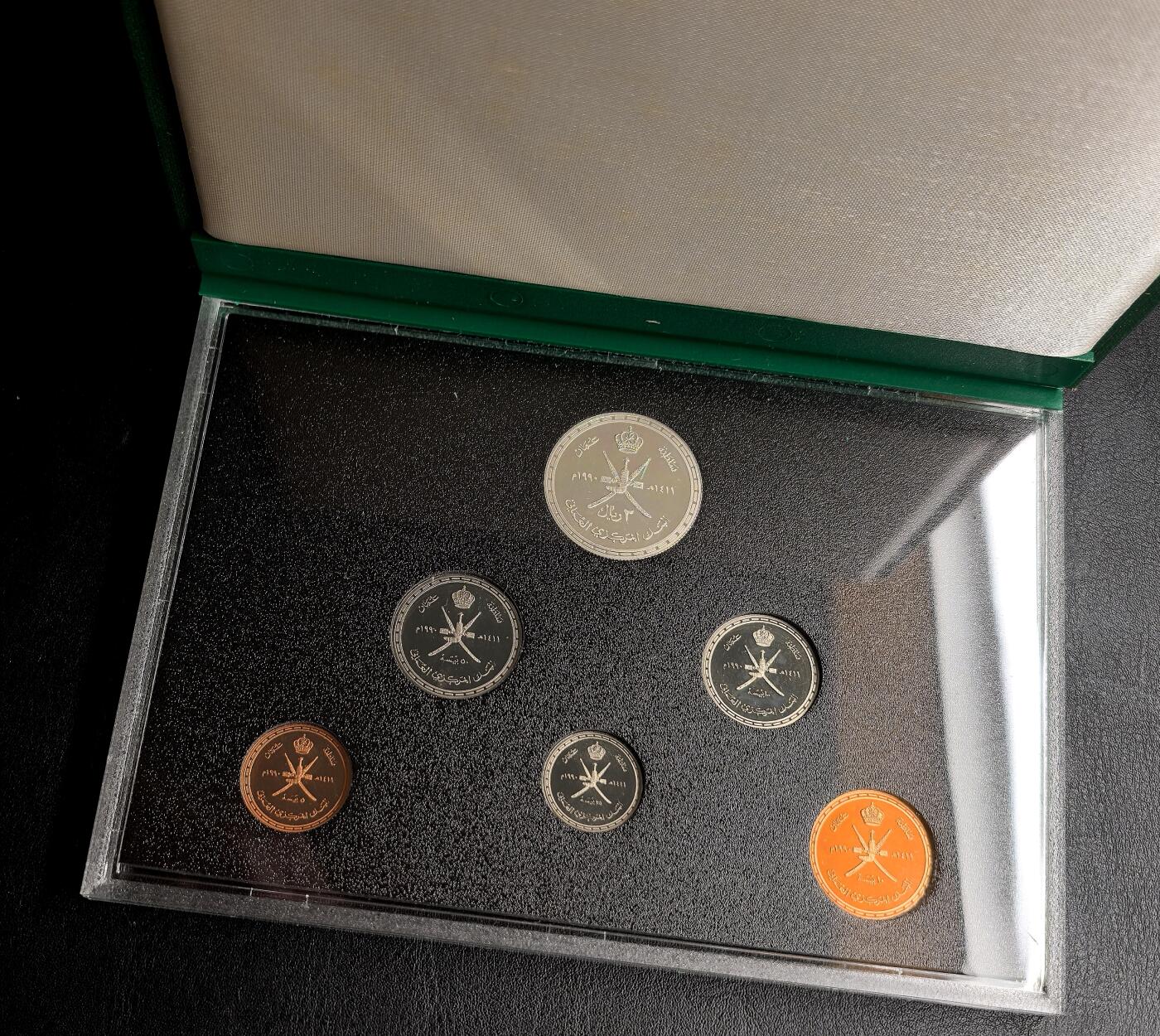 凡希社世界钱币微拍第三百二十一期 1990阿曼苏丹国建国20周年精铸PS纪念套装，一银三镍两铜