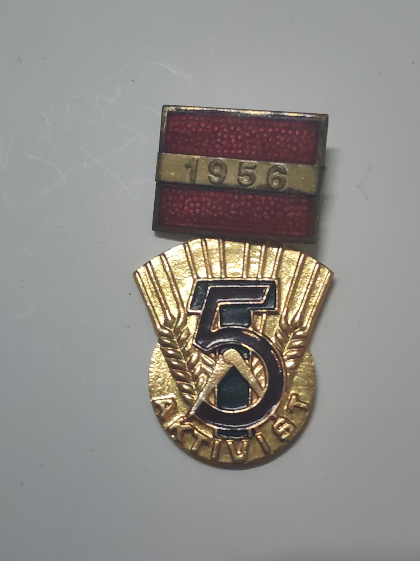 韵星假日军品类拍卖第46期 -- Rimey Holidays Militaria Auction 46 民主德国1956年五年计划劳动模范奖章