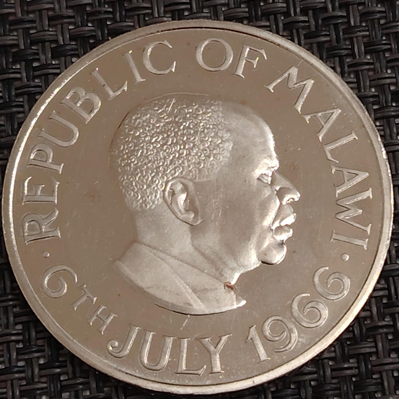 布加迪🐬～世界钱币(上海)🌾第 282 期 /  各国套币和散币 马拉维🇲🇼 1966年 1克朗 原光品相