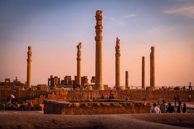 【Blue Auction】✨世界纸币精拍800期盛典——白金之夜🔥🔥🔥 I-【莫塔扎维博士旧藏 唯一冠军分罕见 未发行最高值 大珍】伊朗 1938年10000里亚尔 PMG67EPQ 超级大票幅 正面礼萨-汗国王 两侧为阿里卡普王宫和波斯波利斯遗址 背面为伊斯法罕著名的十三孔桥 伊斯兰纹饰点缀非常漂亮 该张纸币系礼萨-汗为推动伊朗20世纪现代化努力和国家金融改革形成的产物 但最终未发行 仅有样钞存世 无可挑剔的品相难以超越