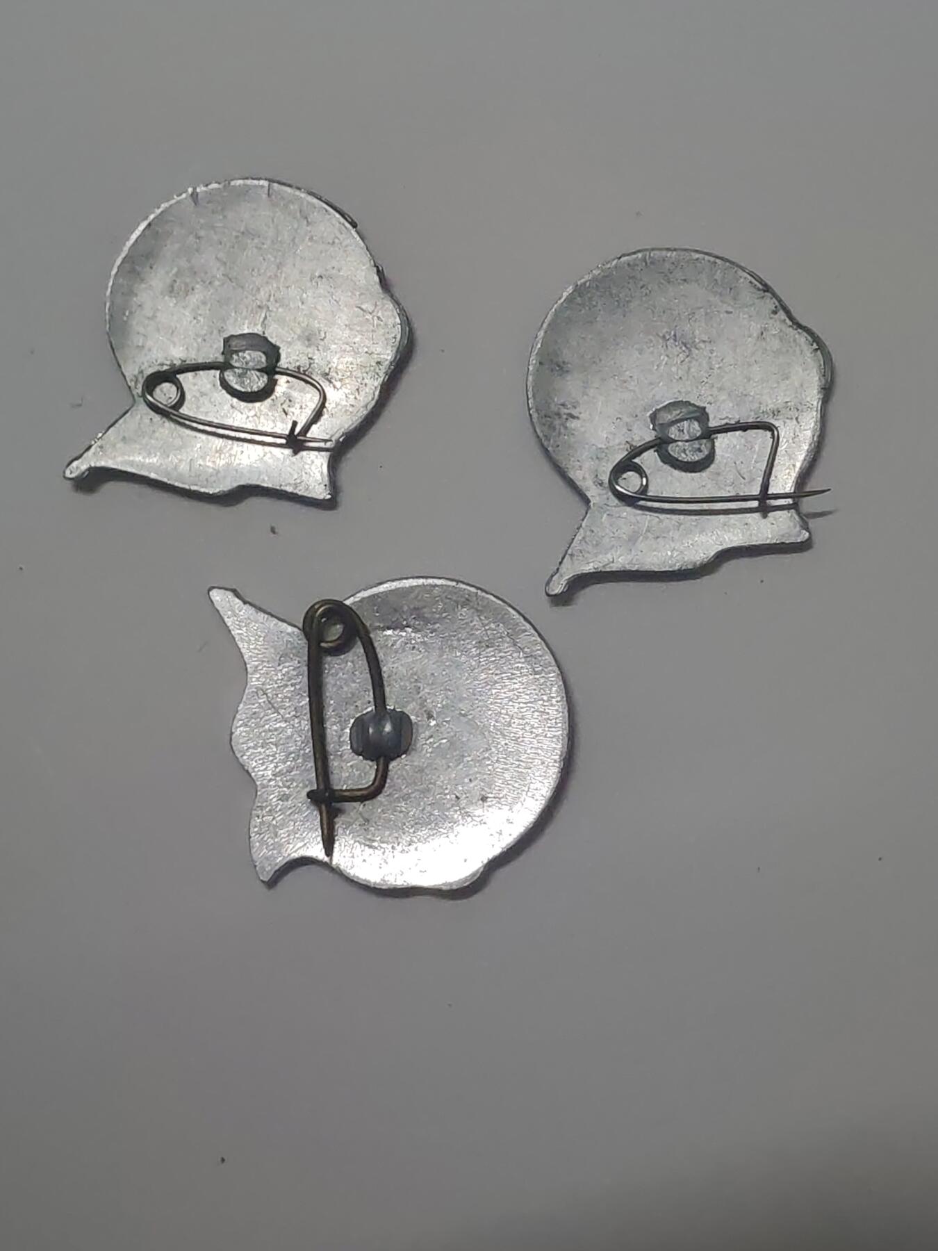 韵星假日军品类拍卖第46期 -- Rimey Holidays Militaria Auction 46 越南社会主义共和国共青团团徽三枚