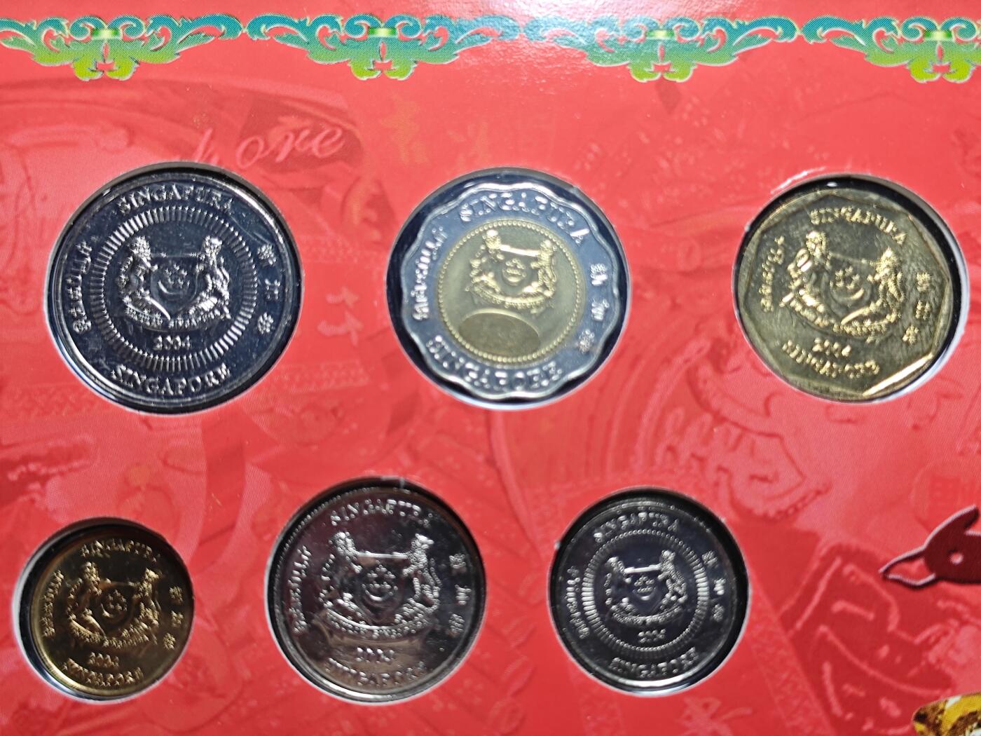 KK钱币收藏小铺   套币专场 2月预留时间 周末发货 2004新加坡大小面值一套 带5元双色币 