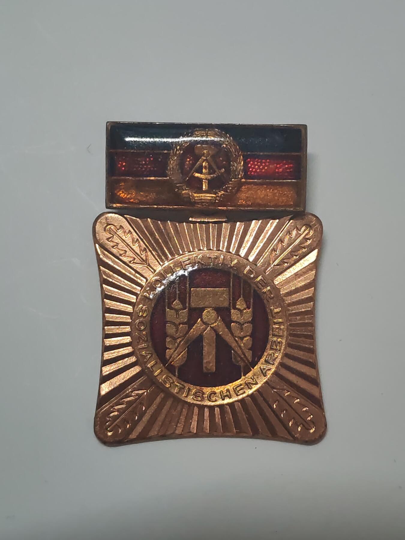 韵星假日军品类拍卖第46期 -- Rimey Holidays Militaria Auction 46 民主德国集体劳动荣誉奖章