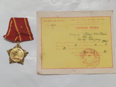 韵星假日军品类拍卖第46期 -- Rimey Holidays Militaria Auction 46 - 越南社会主义共和国一级抗战勋章带证 越战事迹 高等级