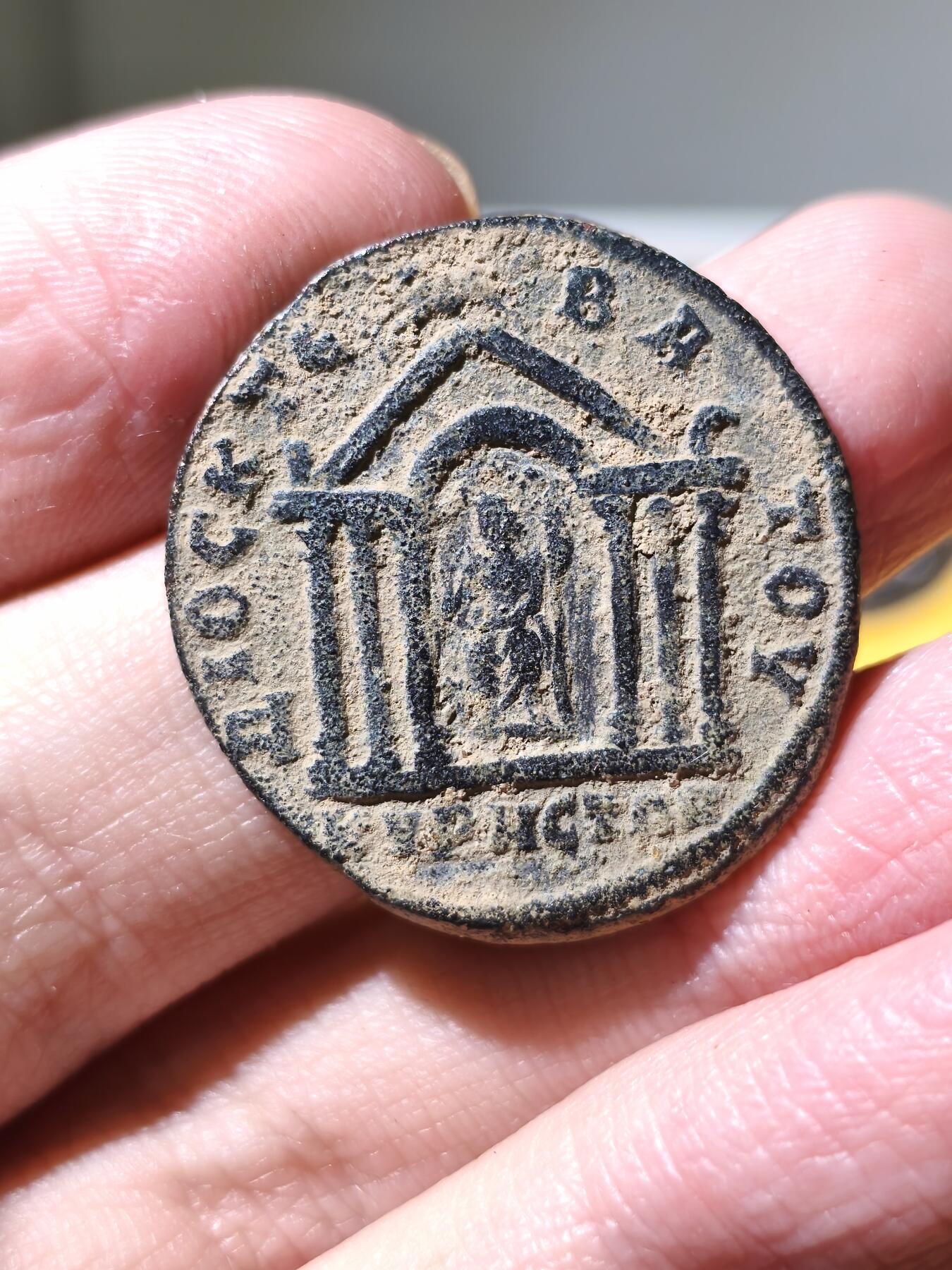 星盘世界钱币拍卖 美品！罗马帝国-东方行省阿拉伯人菲利普大铜币 宙斯神殿 ΔΙΟϹ ΚΑΤΕΒΑΤΟΥ ΚΥΡΗϹΤΩΝ 基罗斯城发行，用以献给他们的保护神——‘下凡的宙斯’ 非常有趣神必