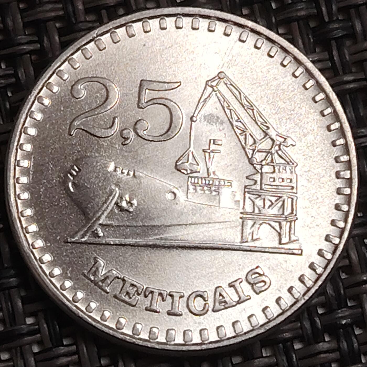 布加迪🐬～世界钱币(上海)🌾第 282 期 /  各国套币和散币 莫桑比克🇲🇿 1986年 2.5梅蒂卡尔