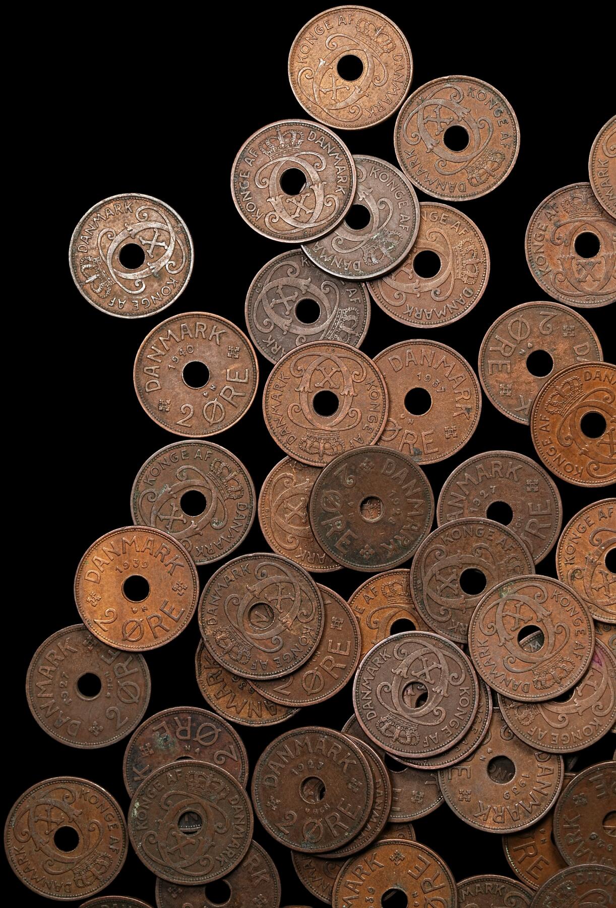 修遠堂世界钱币第107期 丹麦中孔2欧尔铜币83枚，1927-1940年