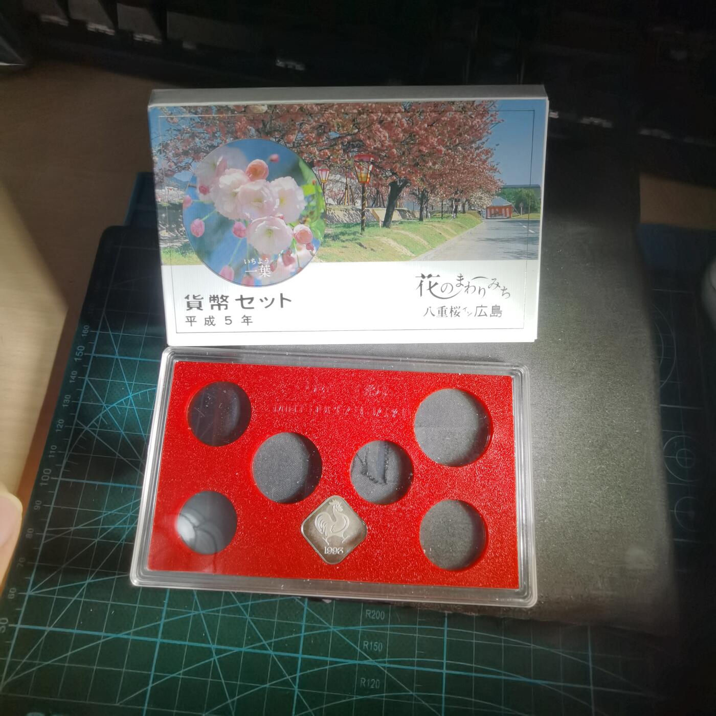 沼泽如烟--第1022场 1993鸡年生肖章纯银章4.3克带原盒