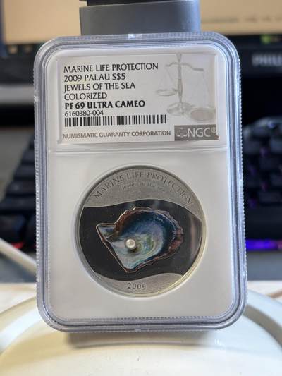 第193期拍卖 - 获奖币帕劳2009年镶嵌天然深海珍珠彩色纪念银币，925银，发行2500枚，25克