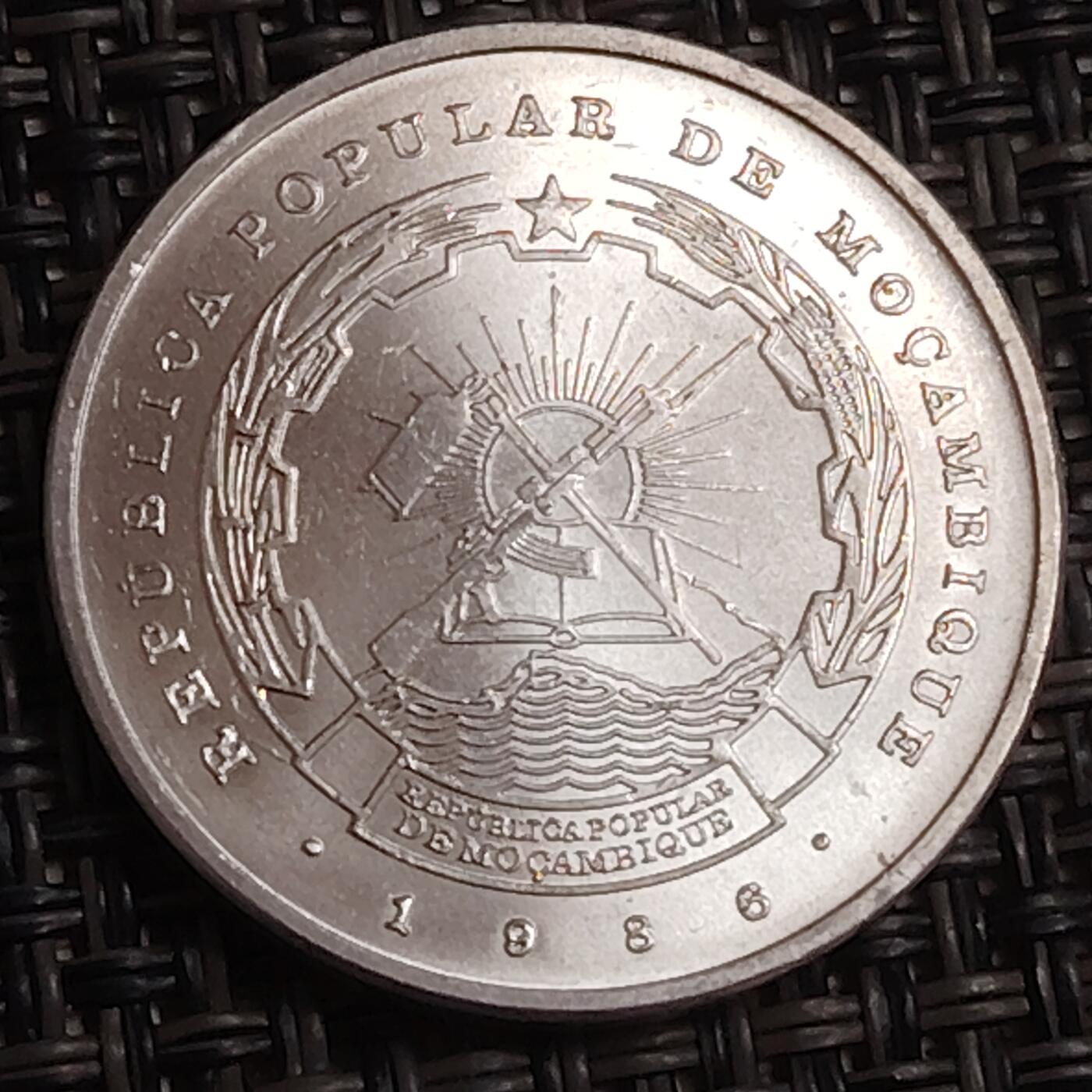 布加迪🐬～世界钱币(上海)🌾第 282 期 /  各国套币和散币