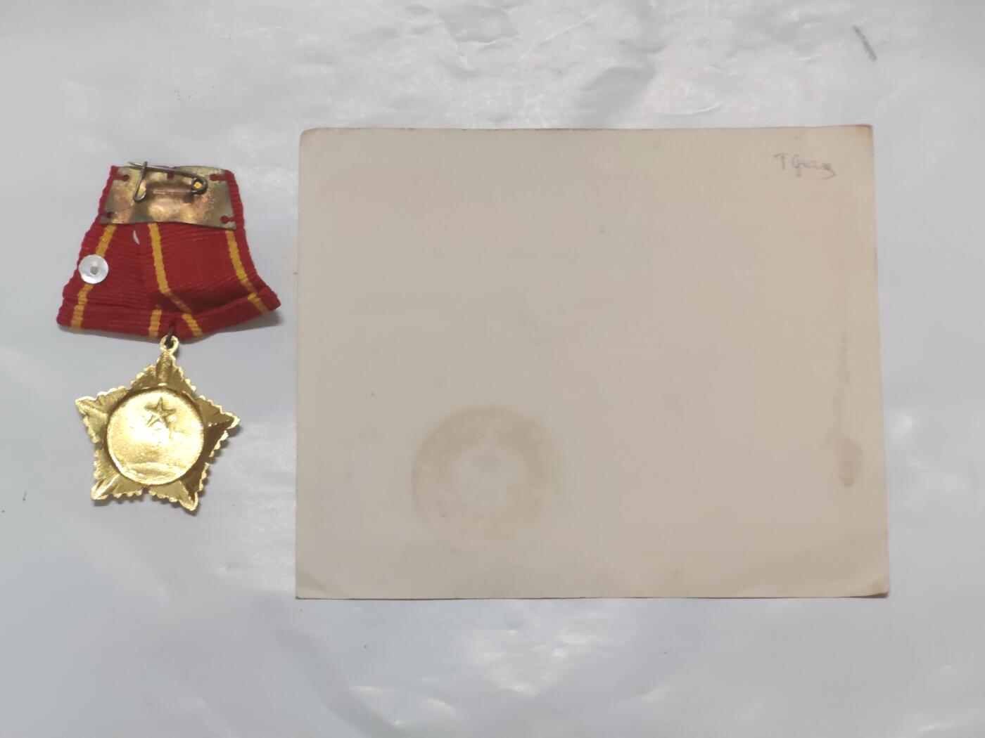 韵星假日军品类拍卖第46期 -- Rimey Holidays Militaria Auction 46 越南社会主义共和国一级抗战勋章带证 越战事迹 高等级