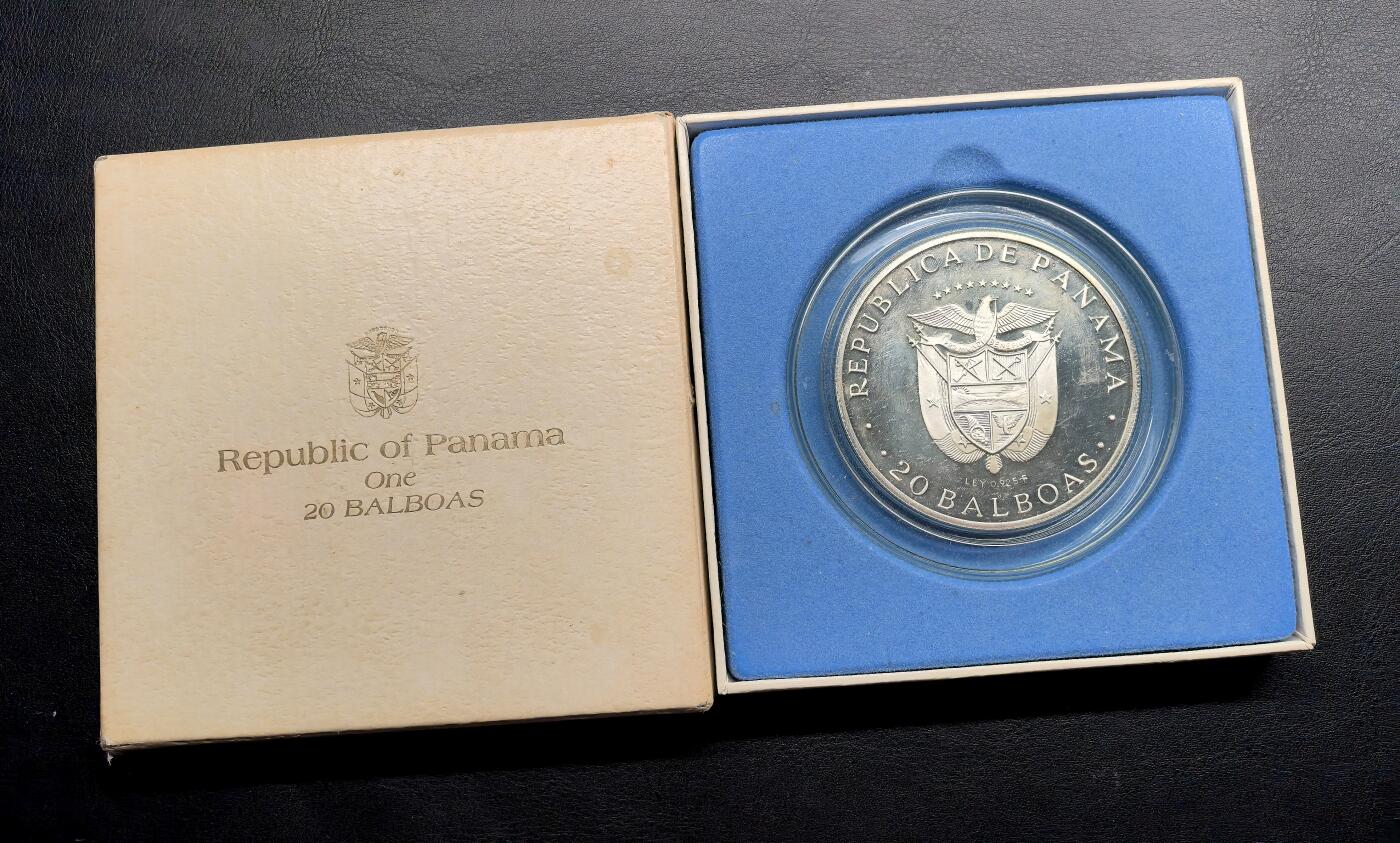 凡希社世界钱币微拍第三百二十一期 1974巴拿马玻利瓦尔20B纪念大银，原厂包装，129.59g，925银。