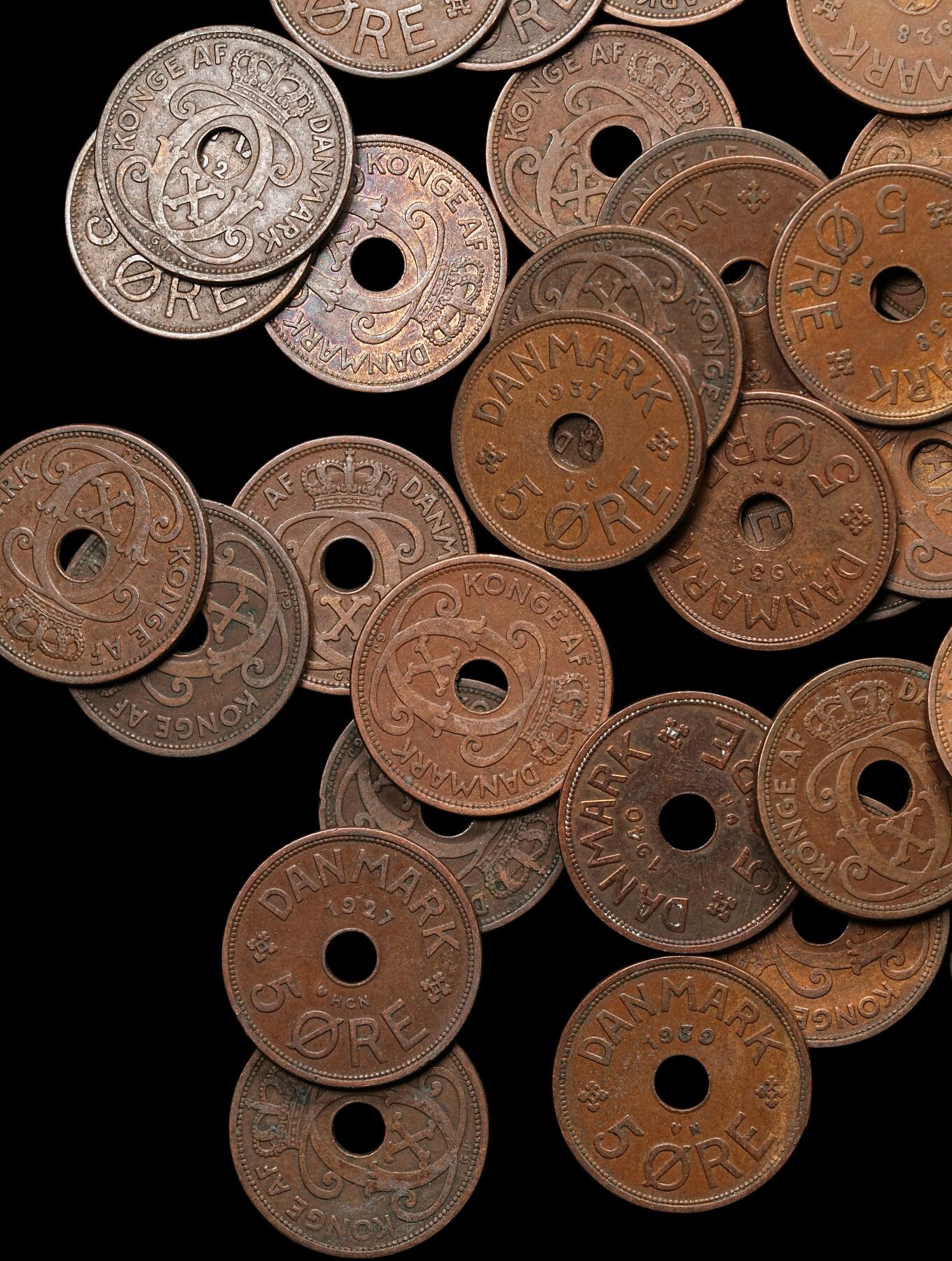 修遠堂世界钱币第107期 丹麦中孔2欧尔铜币59枚，1927-1940年