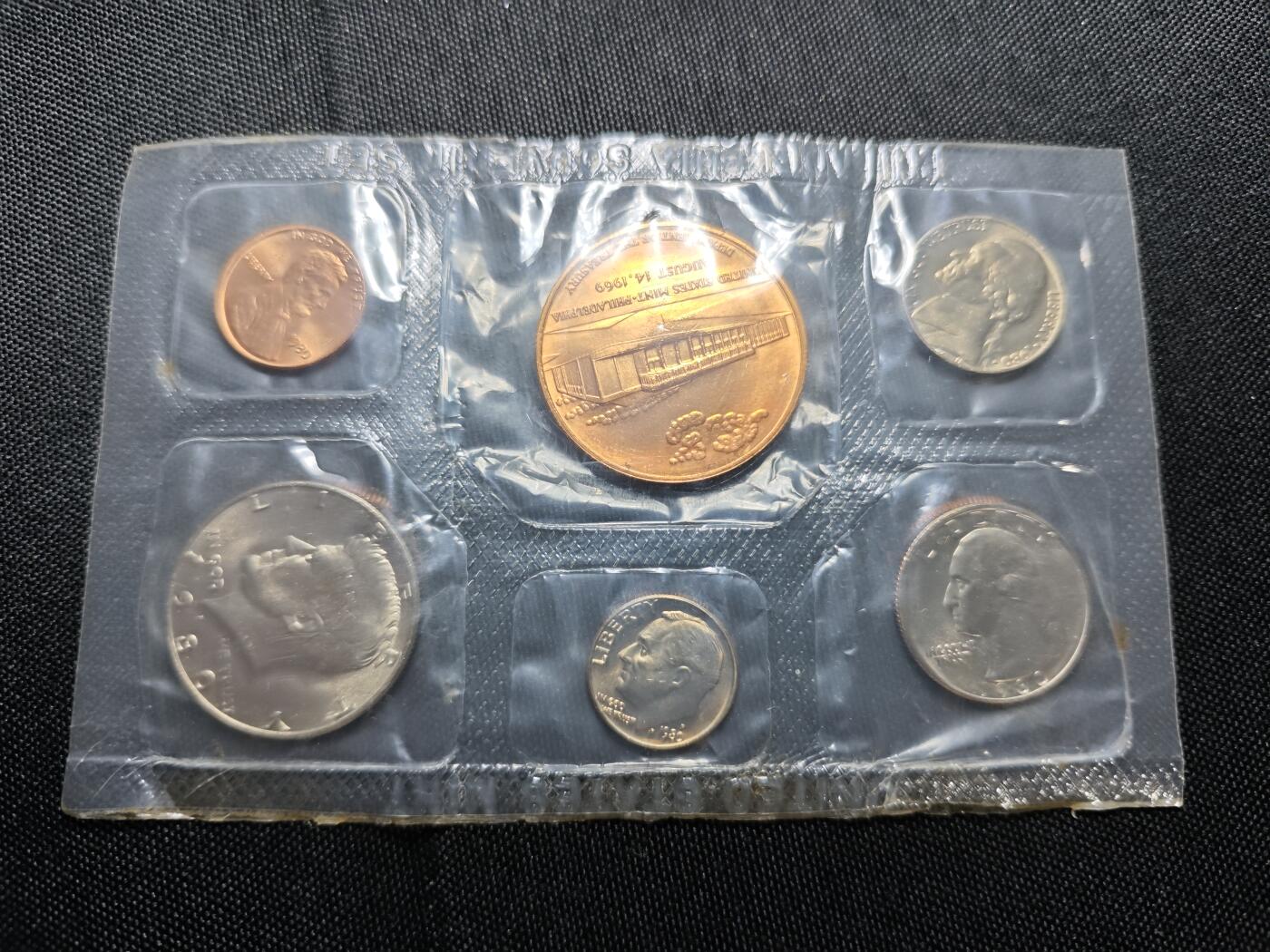 KK钱币收藏小铺   套币专场 2月预留时间 周末发货  美国1980年清年套币 带造币厂纪念铜章