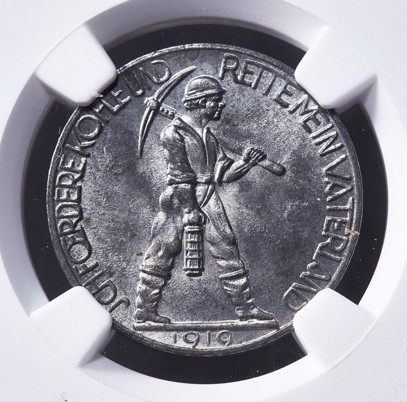 【俄甄集藏】2026年(049)03-18星期三 晚 19:30 全场包邮 德国1919年紧急时期迪伦市25芬尼矿工铁币，NGC MS64，经典品种，转光品相，MS难得