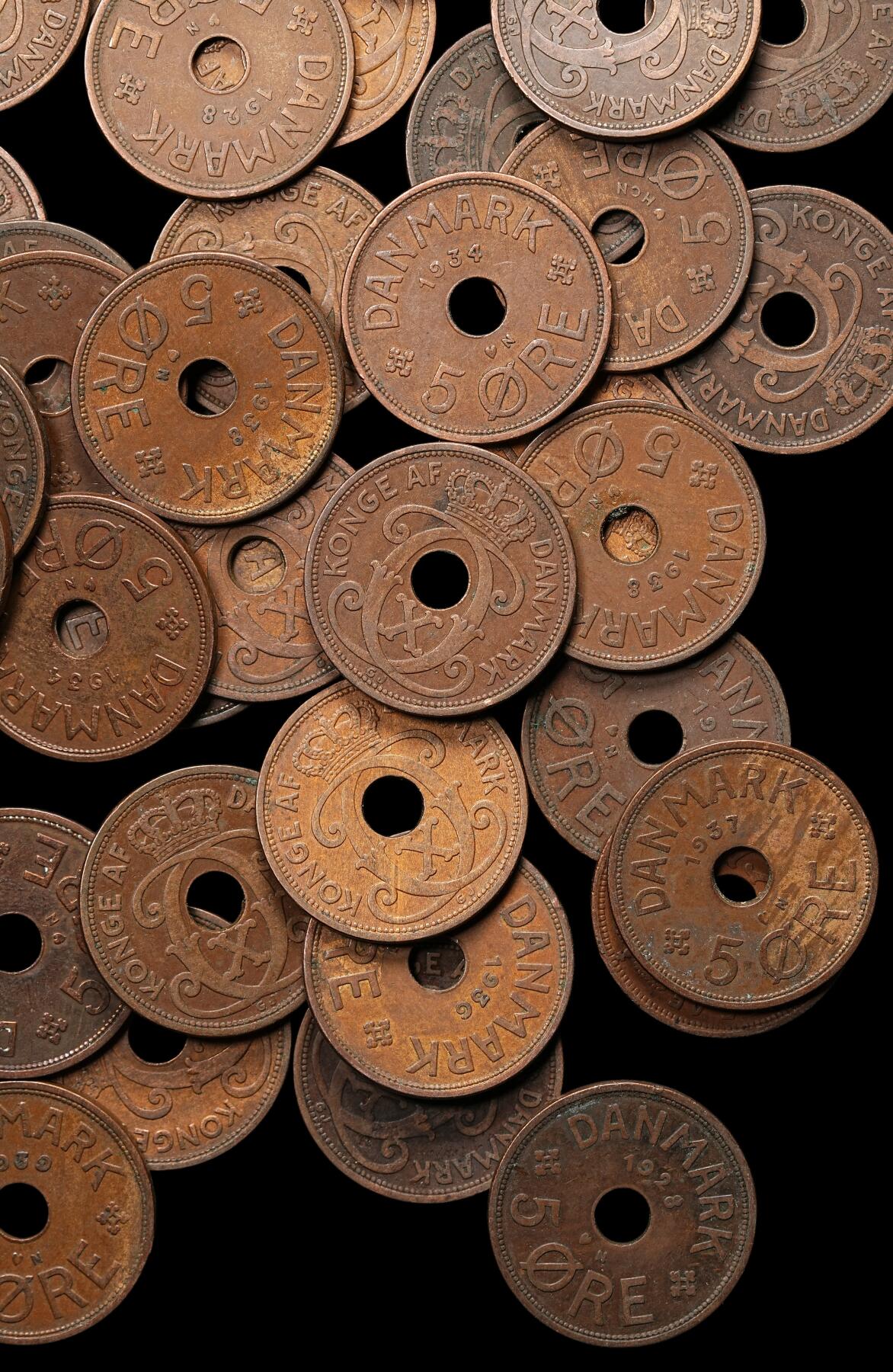 修遠堂世界钱币第107期 丹麦中孔2欧尔铜币59枚，1927-1940年