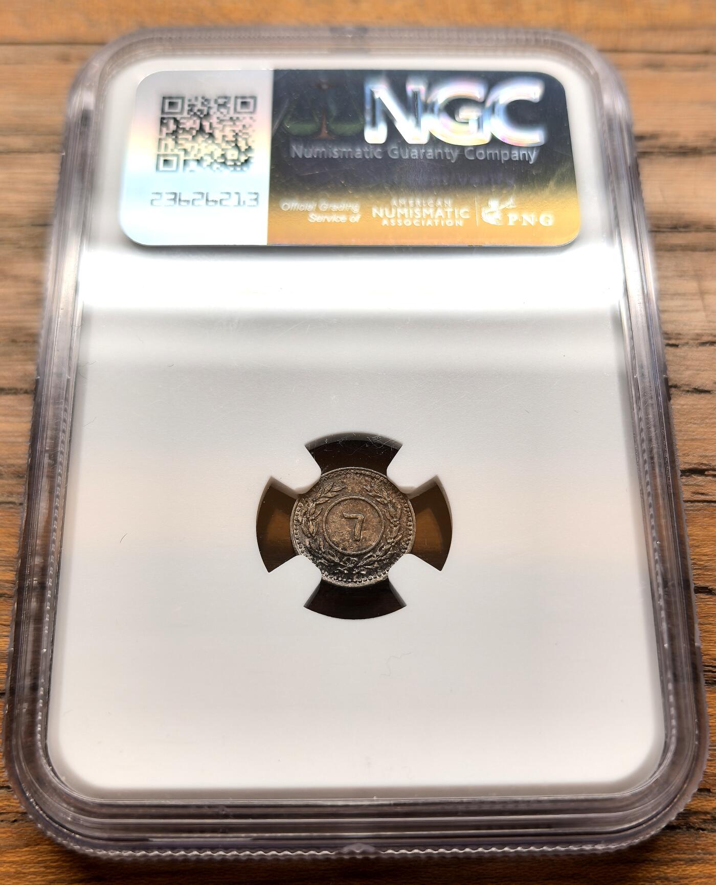 凡希社世界钱币微拍第三百二十一期 1898也门赛云塔林姆6K银币NGC-MS63，- 伊斯兰历1315年正值也门奥斯曼帝国统治末期，哈德拉毛地区虽名义上属奥斯曼管辖，但保持高度自治，此币是地方货币主权的体现。