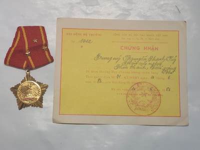 韵星假日军品类拍卖第46期 -- Rimey Holidays Militaria Auction 46 - 越南社会主义共和国一级抗战勋章带证 越战事迹 高等级