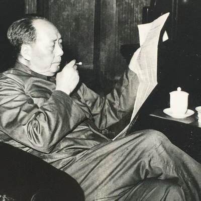         稀少六七十年代伟人毛主席读报照全新品相未流通1张原版真品如图旧藏文玩艺术收藏 -         稀少六七十年代伟人毛主席读报照全新品相未流通1张原版真品如图旧藏文玩艺术收藏