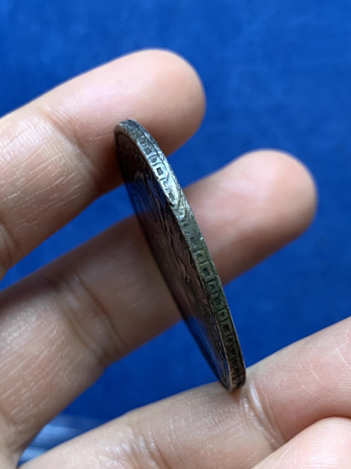 《竞宝斋》第470场 周日，周一，周二 3场连拍 （全场包邮）欢迎送拍 西属墨西哥 1810 费七双柱8r 人像面打制深峻，少戳，老道包浆，整体轻微不平