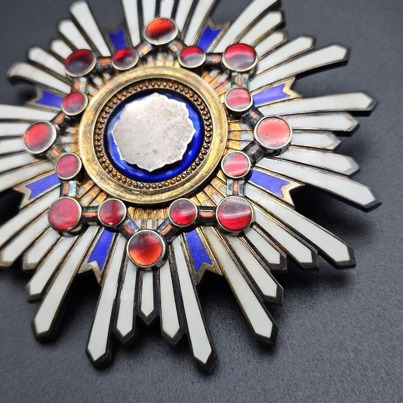 0元起拍勋章 第339期 咸鱼国勋章拍卖专场 3月18日（周三）下午6：00开始 日本战时 二等瑞宝章 银制 两条白色珐琅有裂