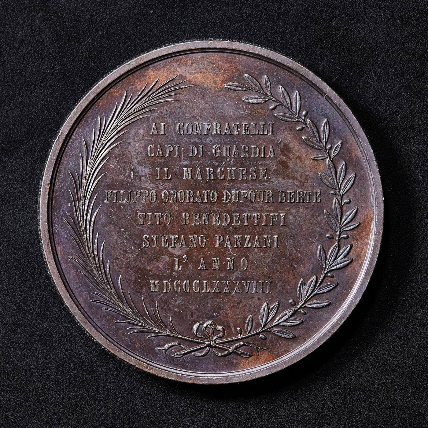 【俄甄集藏】2026年(049)03-18星期三 晚 19:30 全场包邮 意大利1888年圣塞巴斯蒂安殉难主题致敬意大利卫队队长兄弟会领袖大铜章，直径：52mm，重量：72.5克，巧克力包浆，类精制底板，高浮雕，雕刻师皮耶罗尼作品