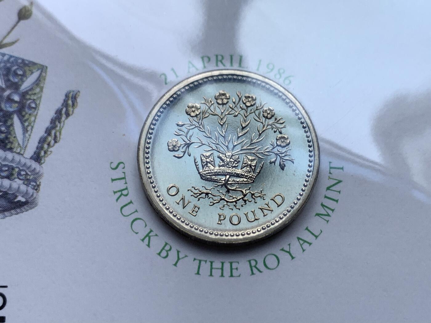 《竞宝斋》第470场 周日，周一，周二 3场连拍 （全场包邮）欢迎送拍 两枚一组 1986年英国老1英镑首日封/邮币封（Royal Mint和Royal Mail联合发行）