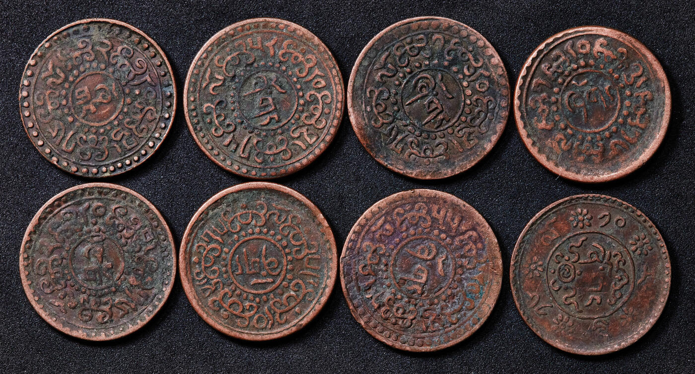 【俄甄集藏】2026年(049)03-18星期三 晚 19:30 全场包邮 中国西藏1920-1928年雪康一钱铜币8枚一组，原味状态