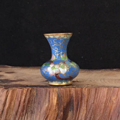      出口创汇时期浅蓝色景泰蓝铜胎掐丝珐琅回流镀金微型小留香瓶1个原版真品如图库存旧藏文玩艺术收藏 -      出口创汇时期浅蓝色景泰蓝铜胎掐丝珐琅回流镀金微型小留香瓶1个原版真品如图库存旧藏文玩艺术收藏