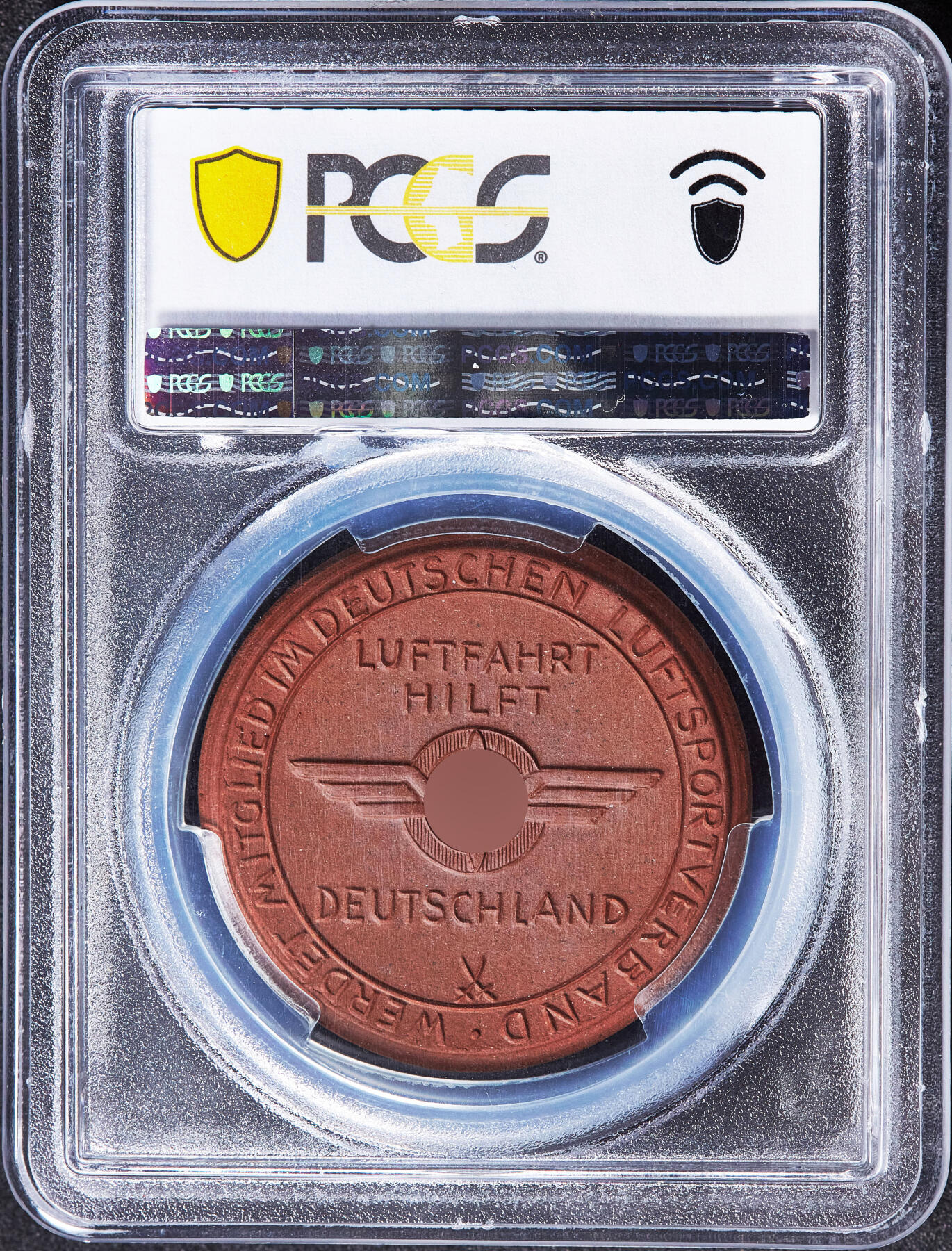 【俄甄集藏】2026年(049)03-18星期三 晚 19:30 全场包邮 德国第三帝国1935年德累斯顿帝国航空运动协会（培养和训练军事飞行员的统一组织）陶瓷纪念章，PCGS MS66，完美品相，冠军分数，原图联系客服或官网查询