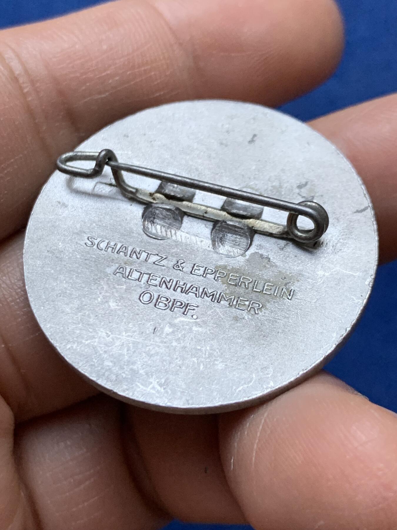 《竞宝斋》第470场 周日，周一，周二 3场连拍 （全场包邮）欢迎送拍 德国1936年纪念章 5.23克 目测为铝质 没有确切材料提供材质说明 可佩戴