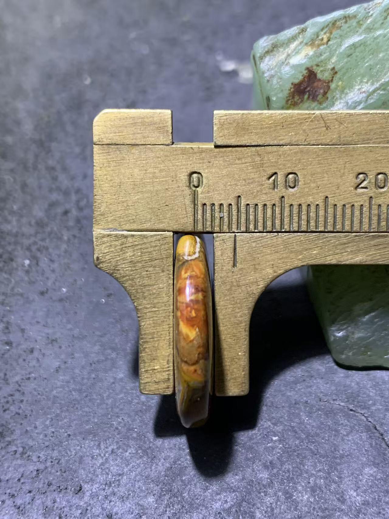 精美高玉化冰飘原皮草花纹战国红玛瑙吊坠一个，