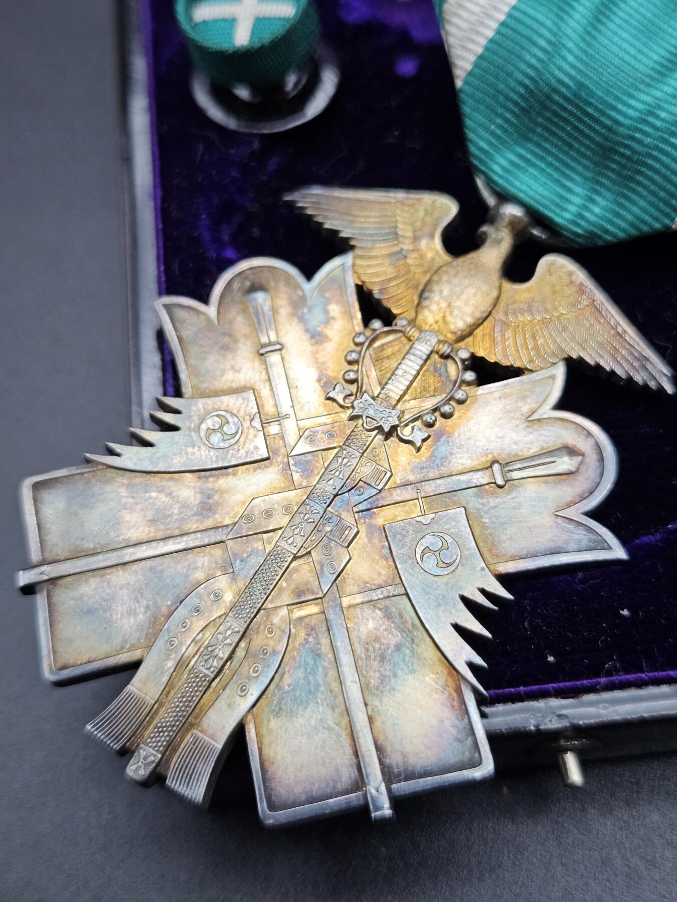 0元起拍勋章 第339期 咸鱼国勋章拍卖专场 3月18日（周三）下午6：00开始 原品日本战时 七级金鵄章 银制带盒略