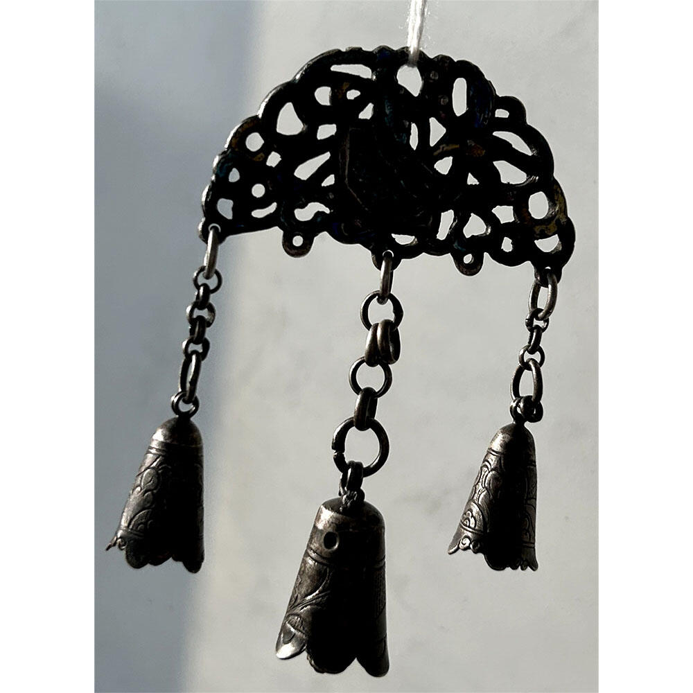 21.27克 清末民初 中国传统民俗银饰 银烧蓝蝴蝶帽花 银挂饰 压襟 老银子 老铜铃 老银器 做工精湛 银子涨价 老古董 老文玩 银价上涨 银子制品 银铃铛