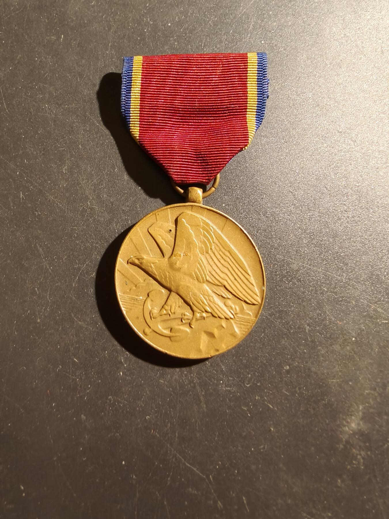 老王徽章第187期 美国海军预备役忠诚服役奖章