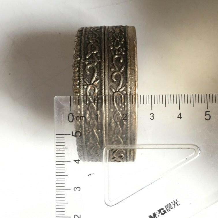        创汇白铜鎏银镶嵌青花手绘蝶恋花老瓷片老瓷板画首饰盒粉盒印泥盒1个真品老货如图旧藏文玩艺术收藏