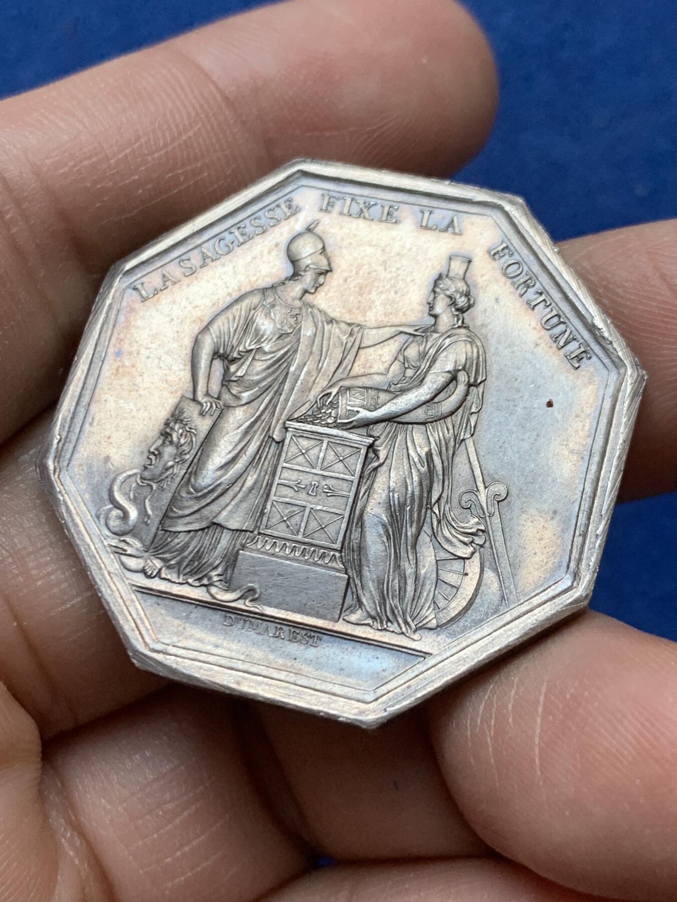 《竞宝斋》第470场 周日，周一，周二 3场连拍 （全场包邮）欢迎送拍 早期法兰西银行八角银质代币 24.8克 36mm 小手指银标