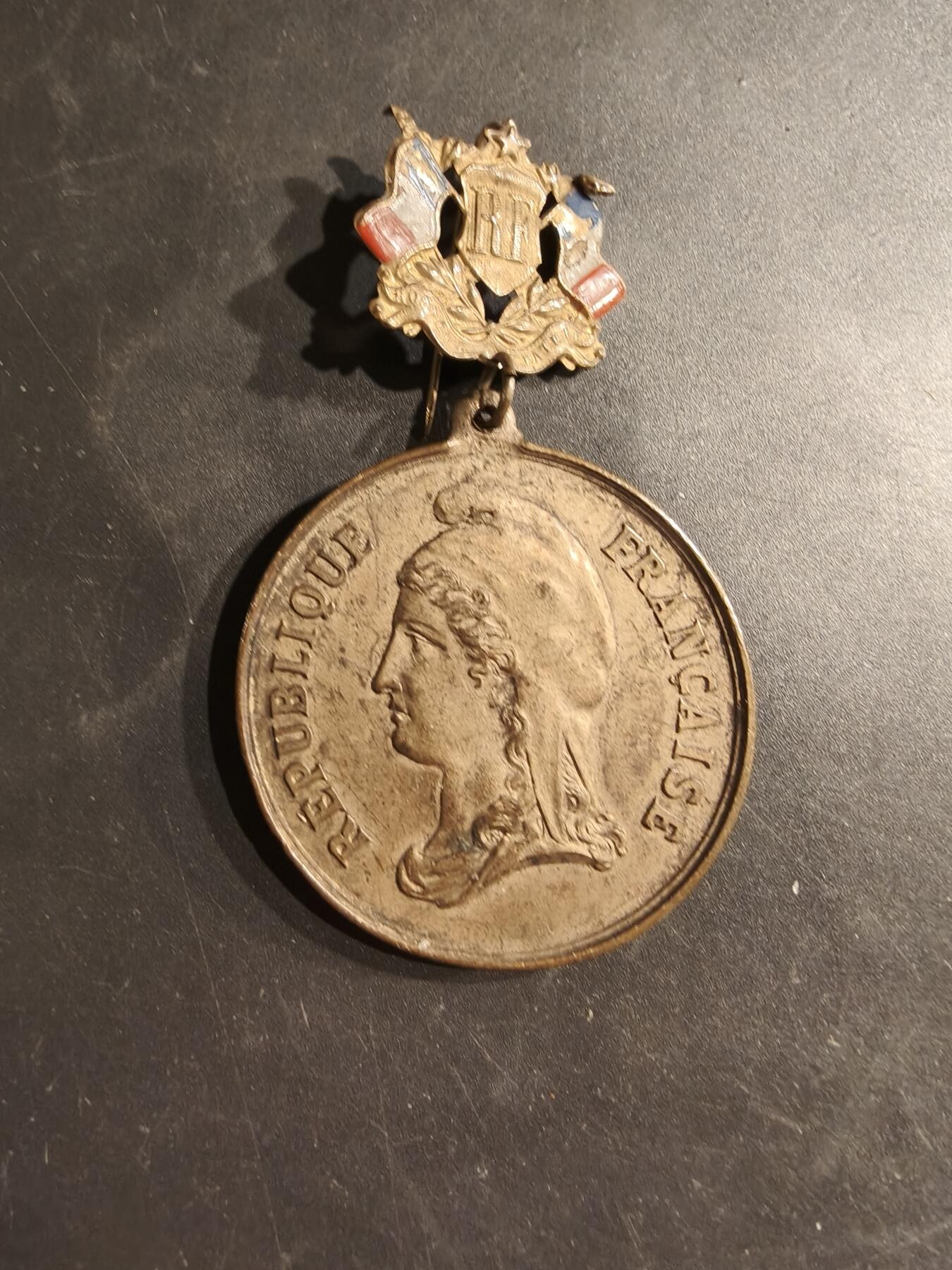 老王徽章第187期 法国1892年射击协会纪念章    直径45mm    重量33.1g