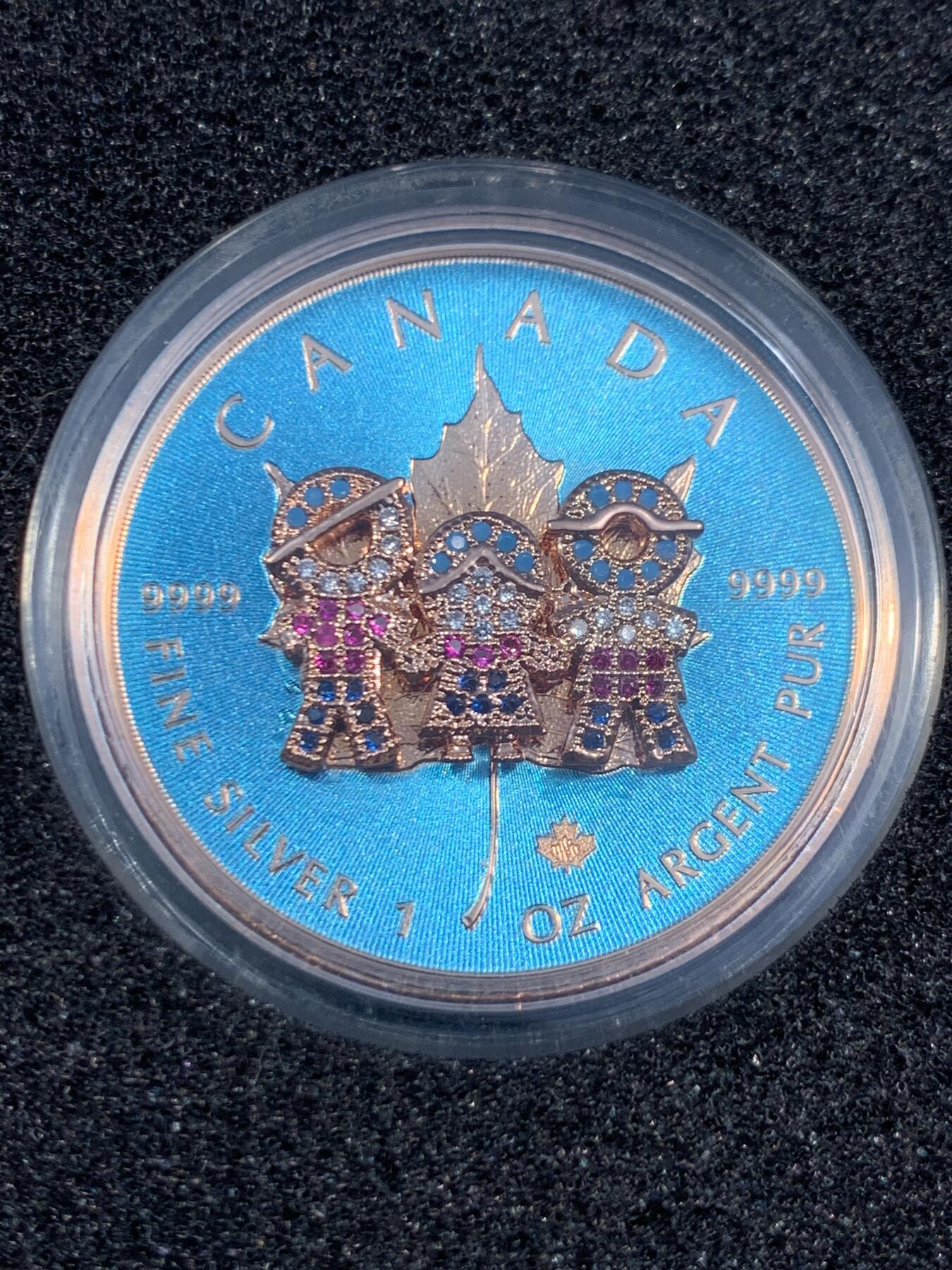 《竞宝斋》第470场 周日，周一，周二 3场连拍 （全场包邮）欢迎送拍 加拿大2019年5元普制彩色镶嵌宝石银币 家庭日-枫叶币 1盎司9999银 发行量500 盒证全