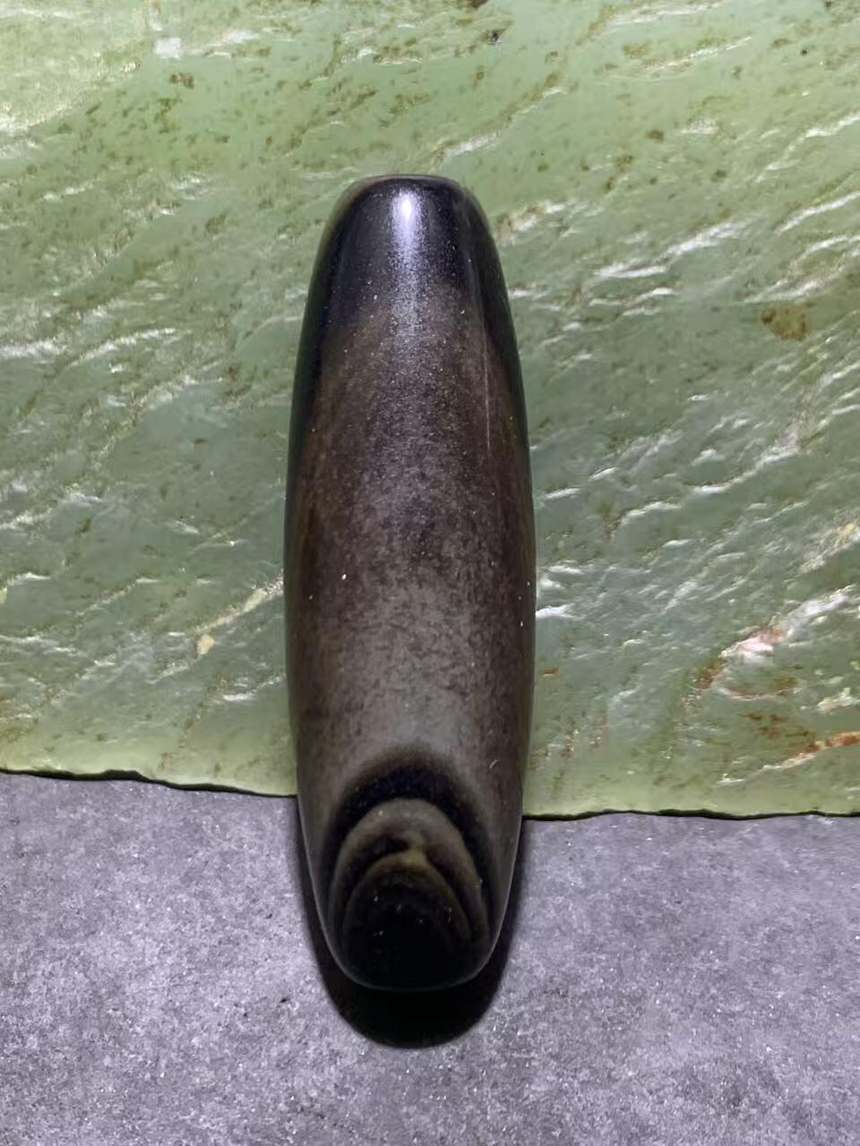 精美罕见一眼靠山图案药师玛瑙随形桶珠一个