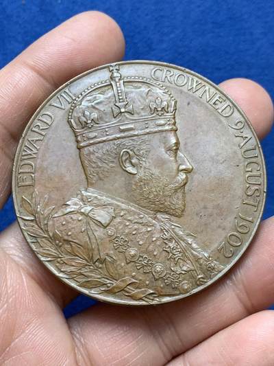 《竞宝斋》第470场 周日，周一，周二 3场连拍 （全场包邮）欢迎送拍 - 英国1902年爱德华七世和亚历山德拉皇后双面大铜章，纪念爱德华七世加冕，带一些淡铜光，高点细节清晰，不可多得。80.1克，55.1mm