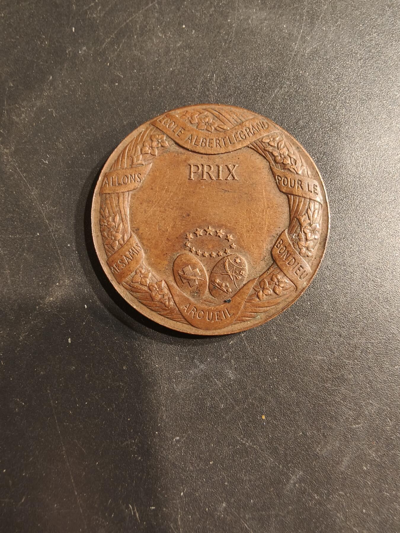 老王徽章第187期 法国多明我会修士多米尼克·拉科代尔修士大铜章     直径36mm     重量18.8g     大师维克托·维旺作品