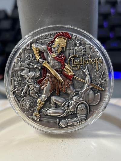 第194期拍卖 - 纽埃2024年罗马竞技场角斗士彩色高浮雕仿古镀金纪念银币，999银 ，2盎司，发行500枚