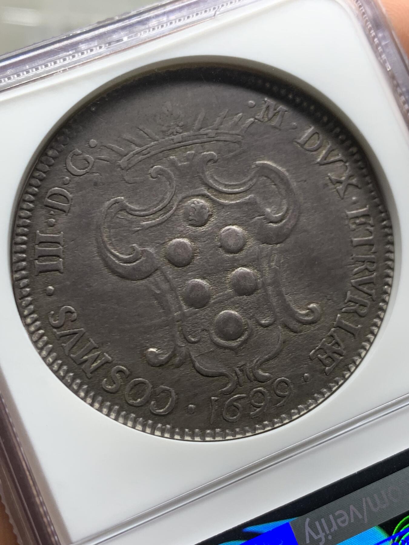 《竞宝斋》第470场 周日，周一，周二 3场连拍 （全场包邮）欢迎送拍 NGC XF45 意大利托斯卡纳 1699美第奇玫瑰银币 稀少年份 少见名誉品 枪灰包浆 打制清晰  收藏与艺术性的结合