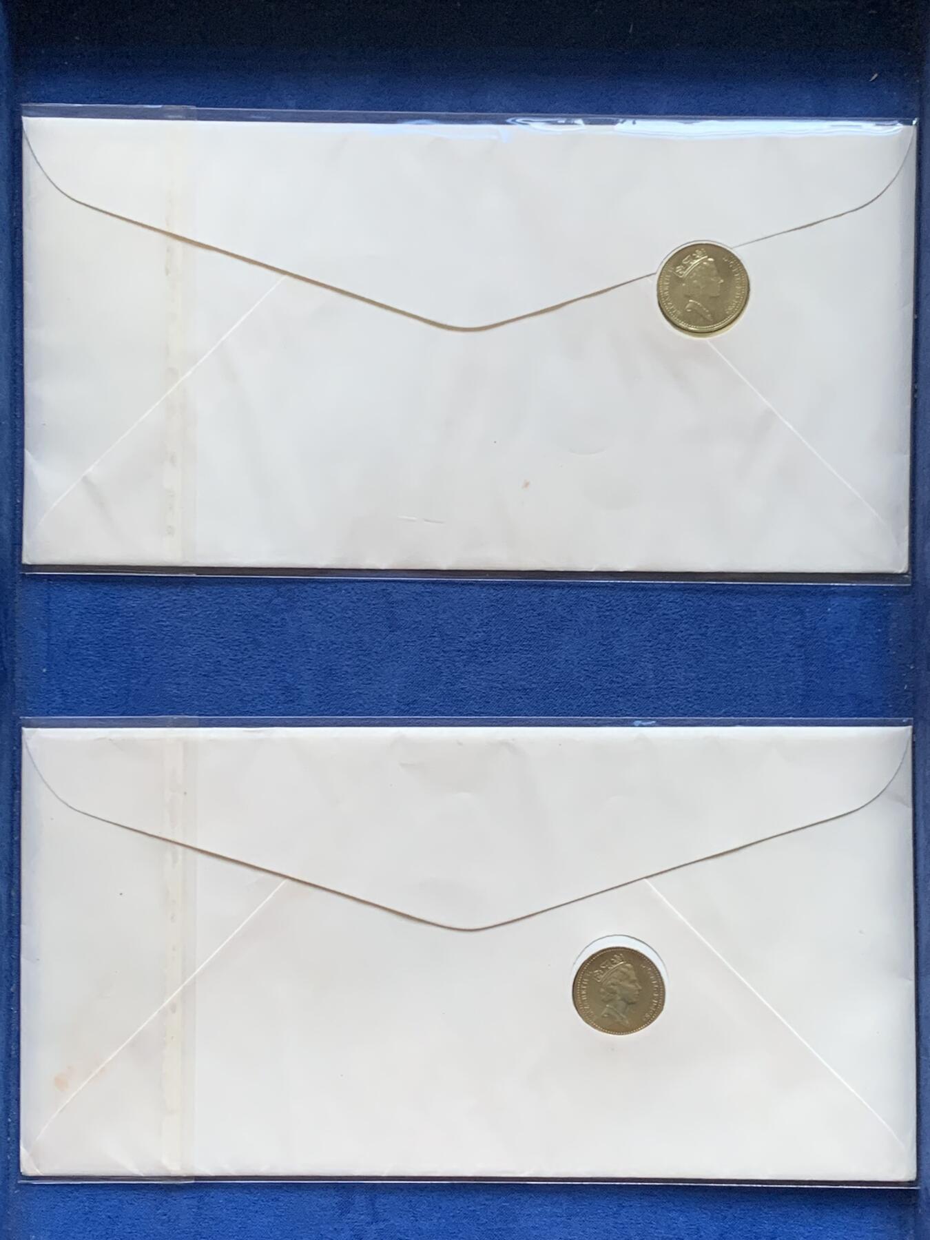 《竞宝斋》第470场 周日，周一，周二 3场连拍 （全场包邮）欢迎送拍 两枚一组 1985年英国老1英镑首日封/邮币封（Royal Mint和Royal Mail联合发行）